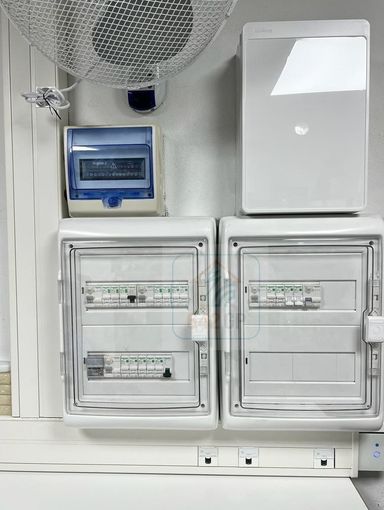 Installation de 2 coffrets électriques étanches + 1 coffret spécial domotique dans un nouveau local